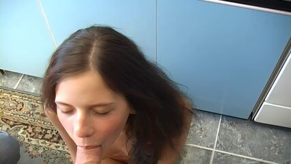 Напоил худую 18-летнюю подругу для анального секса