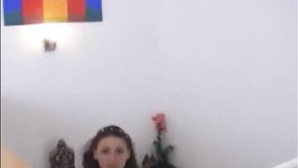 Молодой невесте жених обкончал всё платье