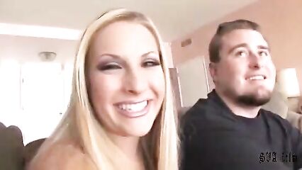 Блонду во все дыры отжарили и обкончали шесть мужиков