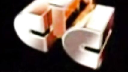 Молодую брюнетку трахнули два пидора, отсосавшие друг у друга