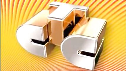 Молоденькой блонде чуть не сломали целку самотыком, но пожалел парень