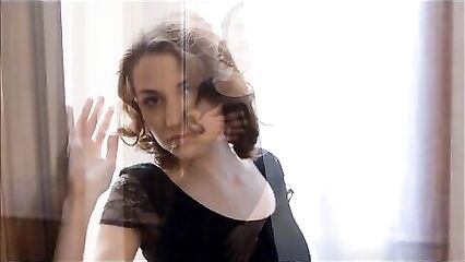 Худая сучка показала все свои прелести