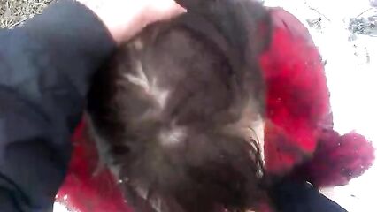 Зимой в парке Аленка сделала минет