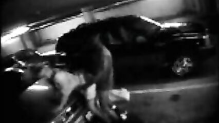 Порно видео с камеры наблюдения в подземном гараже