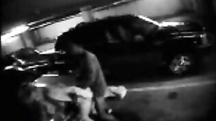 Порно видео с камеры наблюдения в подземном гараже