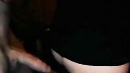 Молоденькая сучка в домашнем порно