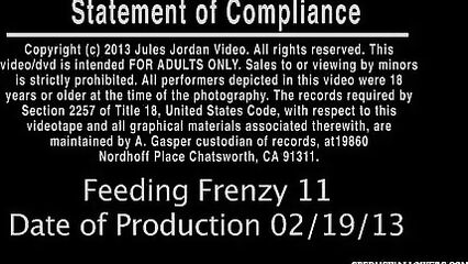 5 членов окружили послушную рабыню