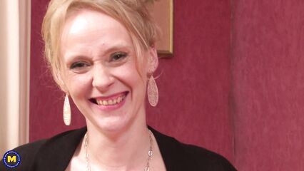 Худая старушка Энджи Скорп жаждет анального секса!