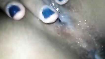 Домашне порно: А девушка кончает...