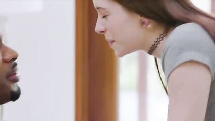 Огромный толстый член в анале худой рыжей бестии