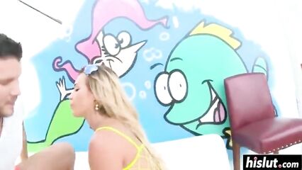 Анальный секс с превосходной сучкой Kelsi Monroe