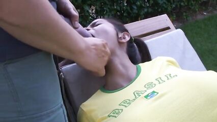 Самый толстый член еле помещается во рту худой азиатки