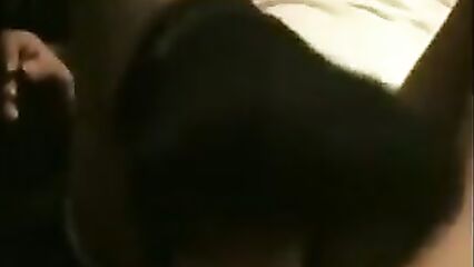 Дрочит парню член ногами