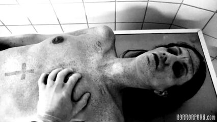 Порно ужасы на ночь: злоупотребление служебным положением