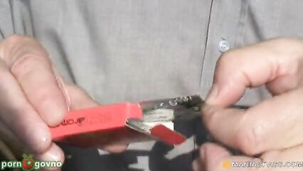 Молодая продавщица мюслей соблазнила стариков на секс втроем