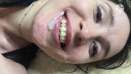 Русское домашнее порно: Зрелая мамка сосет