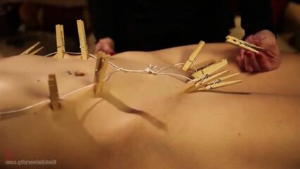 BDSM видео урок №4. Зипперы, пытки прищепками и стена боли