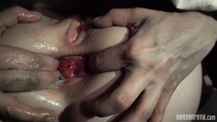 Порно ужасы: Проклятая монахиня в заброшенном монастыре