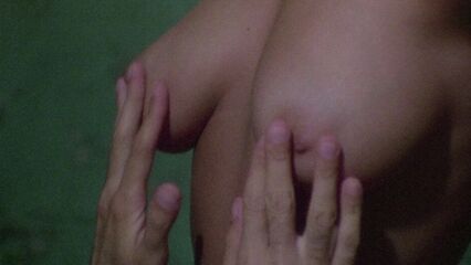 Зверь из космоса — эротическое кино, фантастика, треш