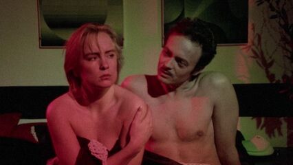 Зверь из космоса — эротическое кино, фантастика, треш