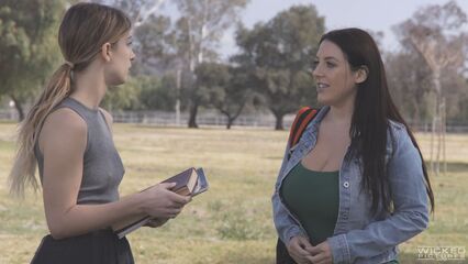 Вебкам-модель | Camgirl — порнофильм с русским переводом