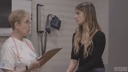 Вебкам-модель | Camgirl — порнофильм с русским переводом