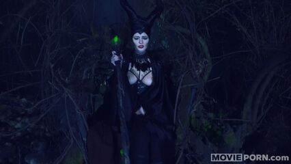 Порно фильм 11: Злая сука | Maleficunt (2020)